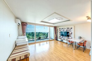 HALONA SUITE (Ocean View) | Premium bedding, pillow-top beds, in-room safe, soundproofing