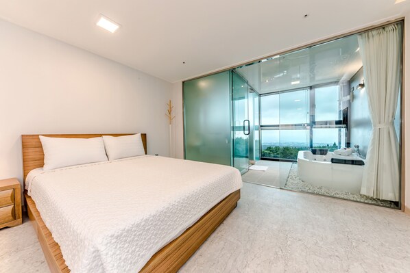 Executive Twin Room, 2 Queen Beds, Non Smoking, Ocean View | Premium bedding, pillow-top beds, in-room safe, soundproofing