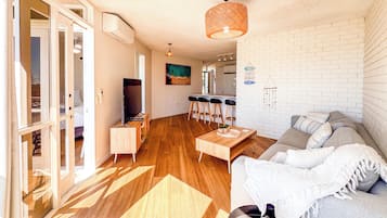 Apartamento, 2 quartos | Escrivaninha, ferros/tábuas de passar roupa, Wi-Fi de cortesia