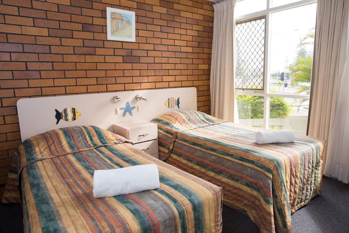 2 Bedroom Apartment | Desk, iron/ironing board, free WiFi, bed sheets