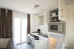 Apartment, 2 Bedrooms | Private kitchenette