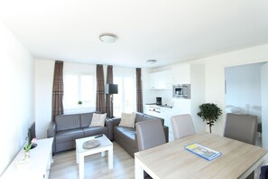 Apartment, 2 Bedrooms | Living room