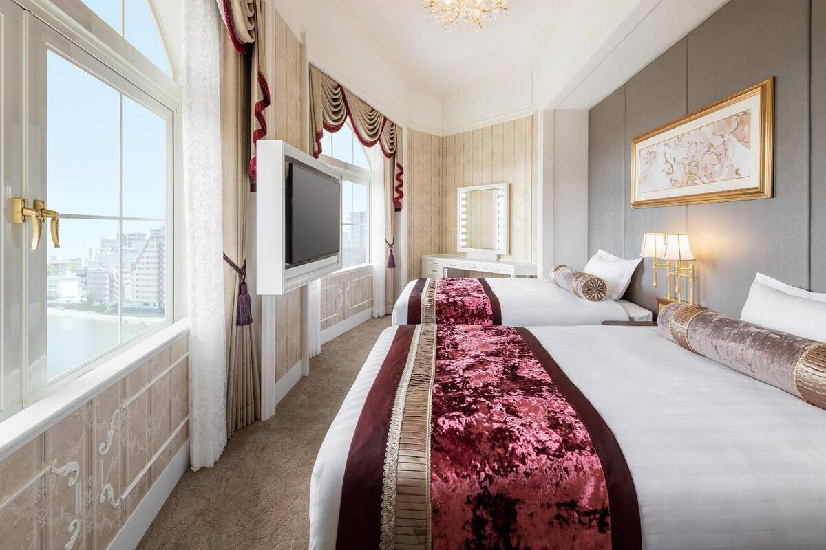 1 bedroom, iron/ironing board, free wired internet, bed sheets