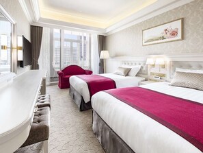 Iron/ironing board, free wired Internet, bed sheets - Takarazuka Hotel (Takarazuka)