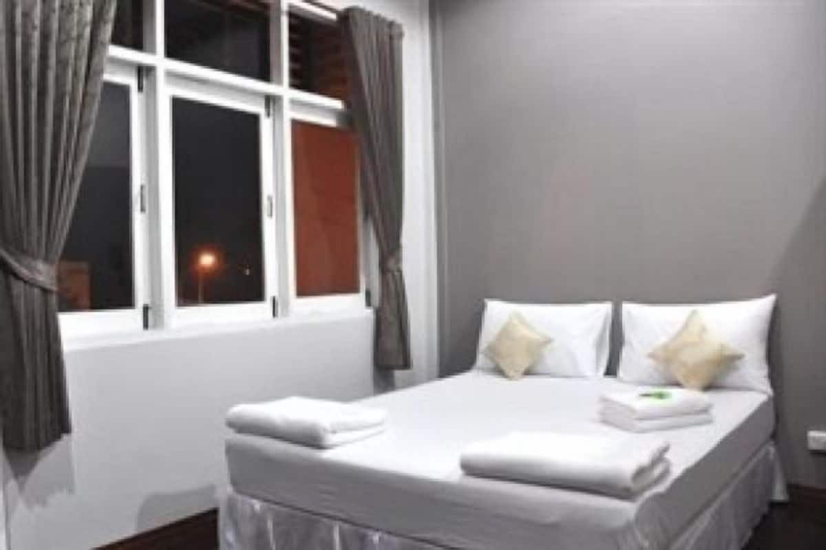 Standard Room | Desk, rollaway beds (surcharge), WiFi (free)
