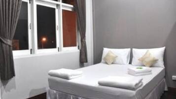 Standard Room | Desk, rollaway beds, free WiFi