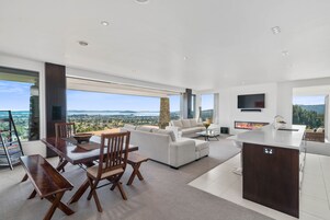 House, 3 Bedrooms | Dining