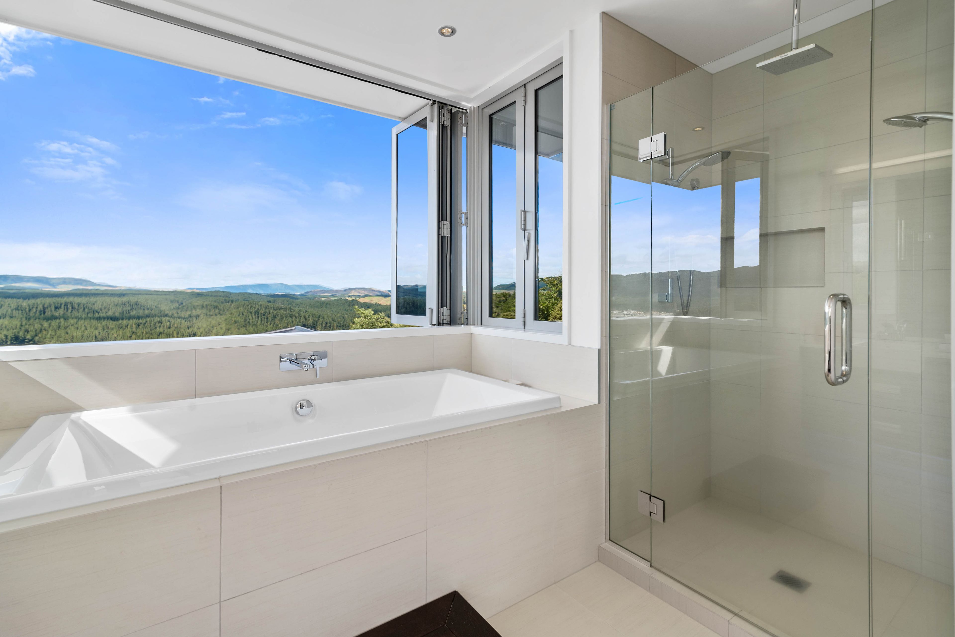 House, 3 Bedrooms | Bathroom shower