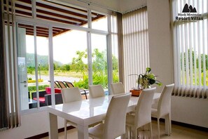 Full-size fridge, microwave, cookware/dishes/utensils - Black Mountain Resort (Hua Hin)