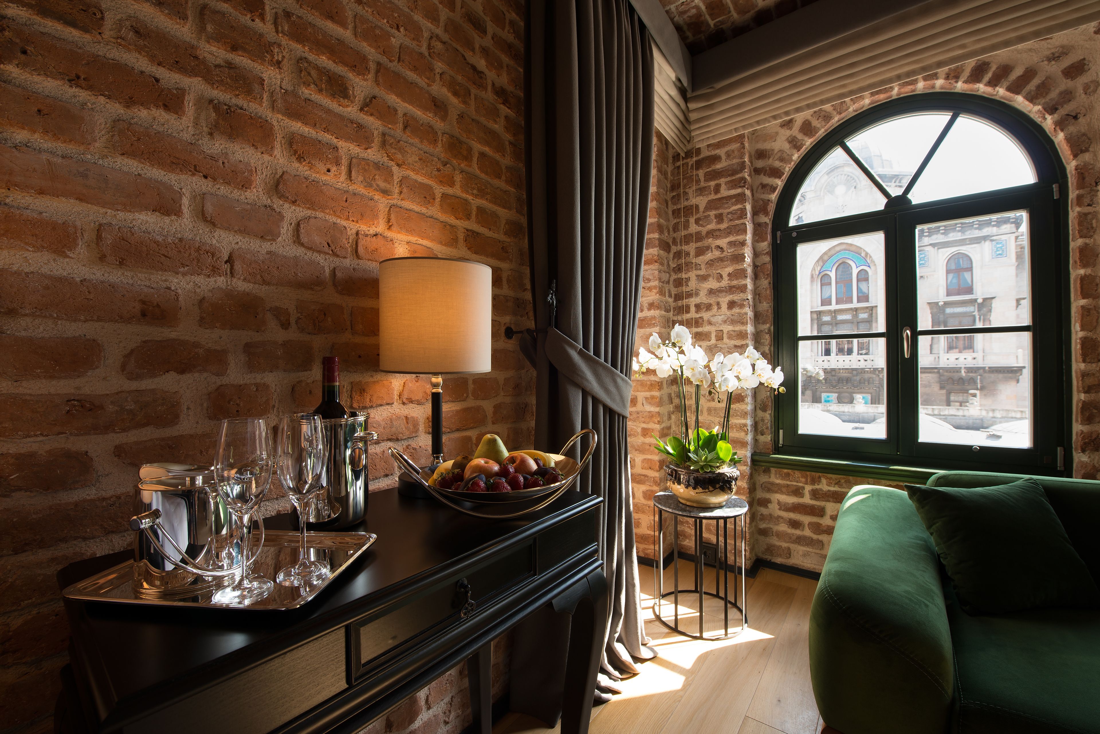 Deluxe Room | Egyptian cotton sheets, premium bedding, memory foam beds, minibar