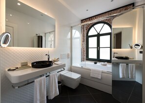 Deluxe Room | Bathroom | Free toiletries, hair dryer, bathrobes, slippers - Régie Ottoman Istanbul (Istanbul)