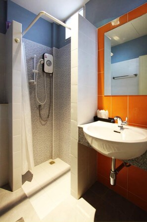 Shower, free toiletries, hair dryer, towels - Daddy's home Huahin (Hua Hin)