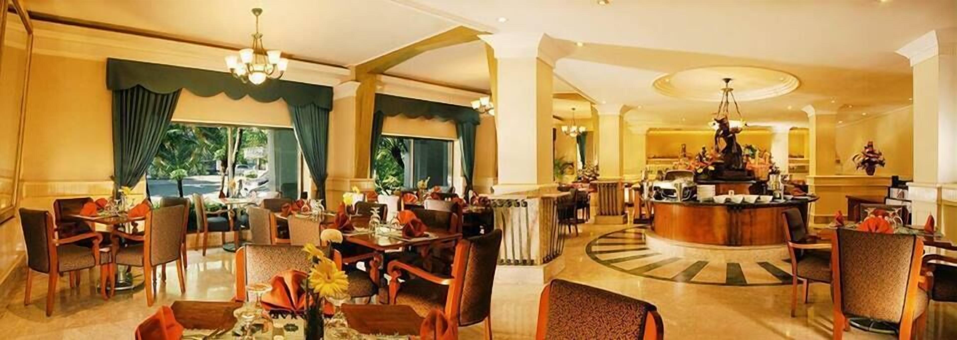 3 restaurants, breakfast, lunch, dinner served; international cuisine