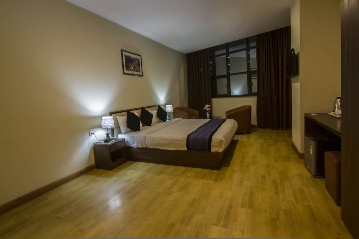 Suite | 1 slaapkamer, een kluis op de kamer, een bureau, een laptopwerkplek
