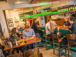 Bar (en el alojamiento)