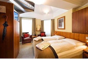 Hypo-allergenic bedding, minibar, in-room safe, desk - Hotel Post (Bad Gastein)