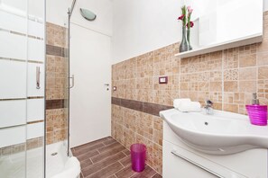 Shower, bidet - Nasoni di Roma Bed & Breakfast (Rome)
