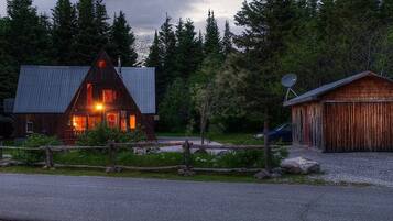 Fassade der Unterkunft â Abend/Nacht