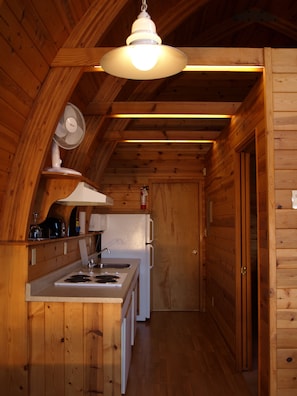 Cabin | Private kitchenette | Fridge, microwave, stovetop, coffee/tea maker