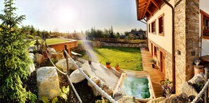 Outdoor spa tub - panoraMic Mountain Residence (Vysoké Tatry)