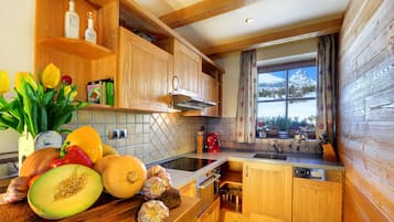 Kühlschrank, Mikrowelle, Herdplatte, Geschirrspüler