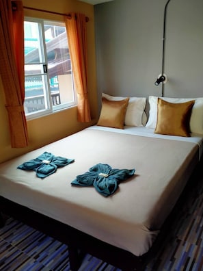 In-room safe, free WiFi - North Star Guest House (Chiang Mai)
