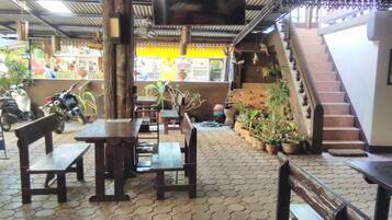 Coin salon dans le hall