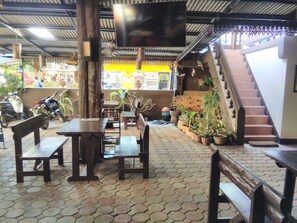 Lobby sitting area - North Star Guest House (Chiang Mai)