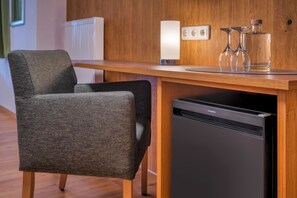 Ropa de cama hipoalergénica, escritorio y cortinas blackout