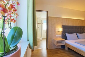 Comfort Double Room, 1 Bedroom | Hypo-allergenic bedding, desk, blackout drapes, free cribs/infant beds - Hotel Waldmann (Schwangau)