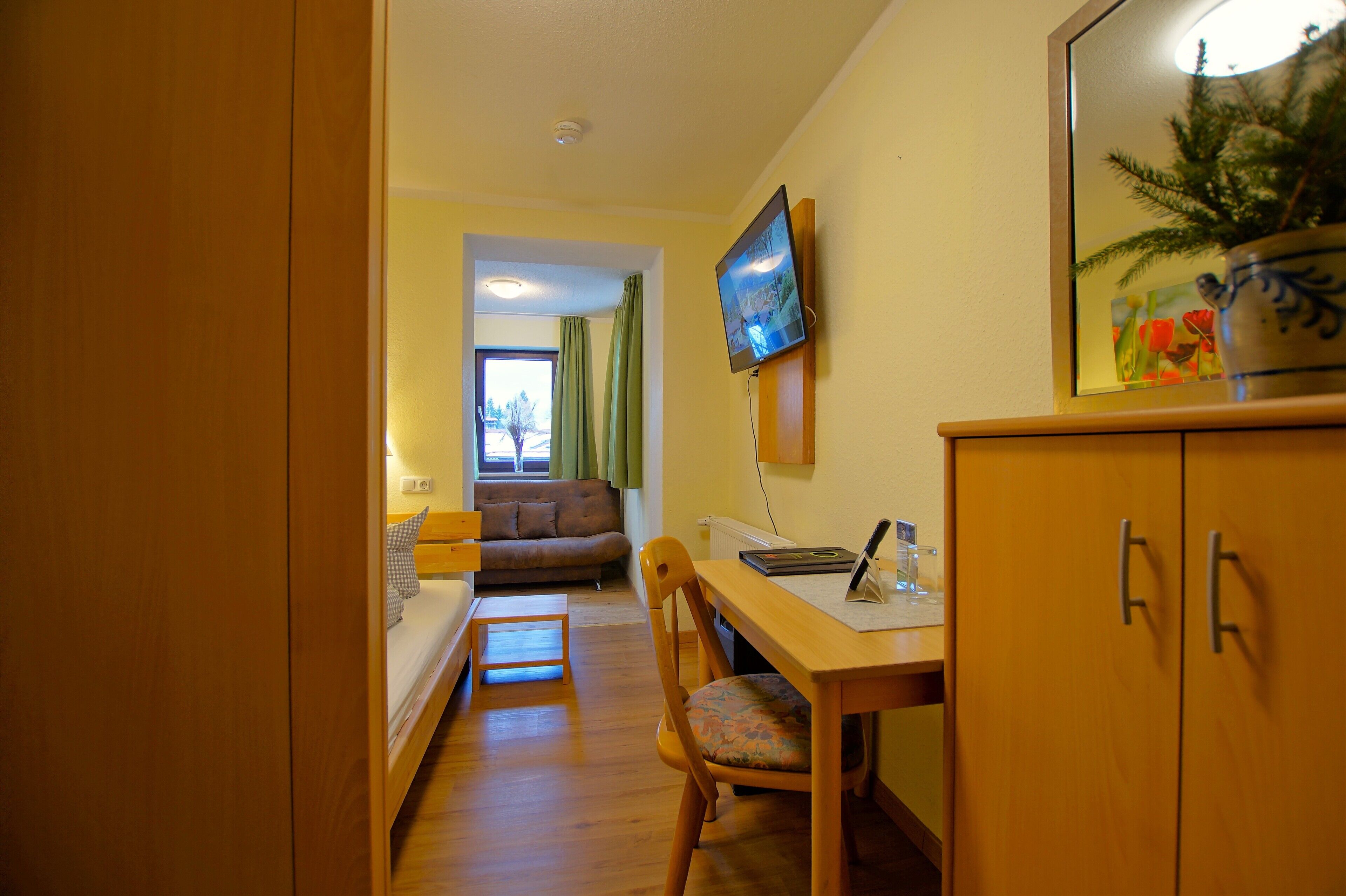 standard single room | 1 bedroom, hypo-allergenic bedding, desk, blackout curtains