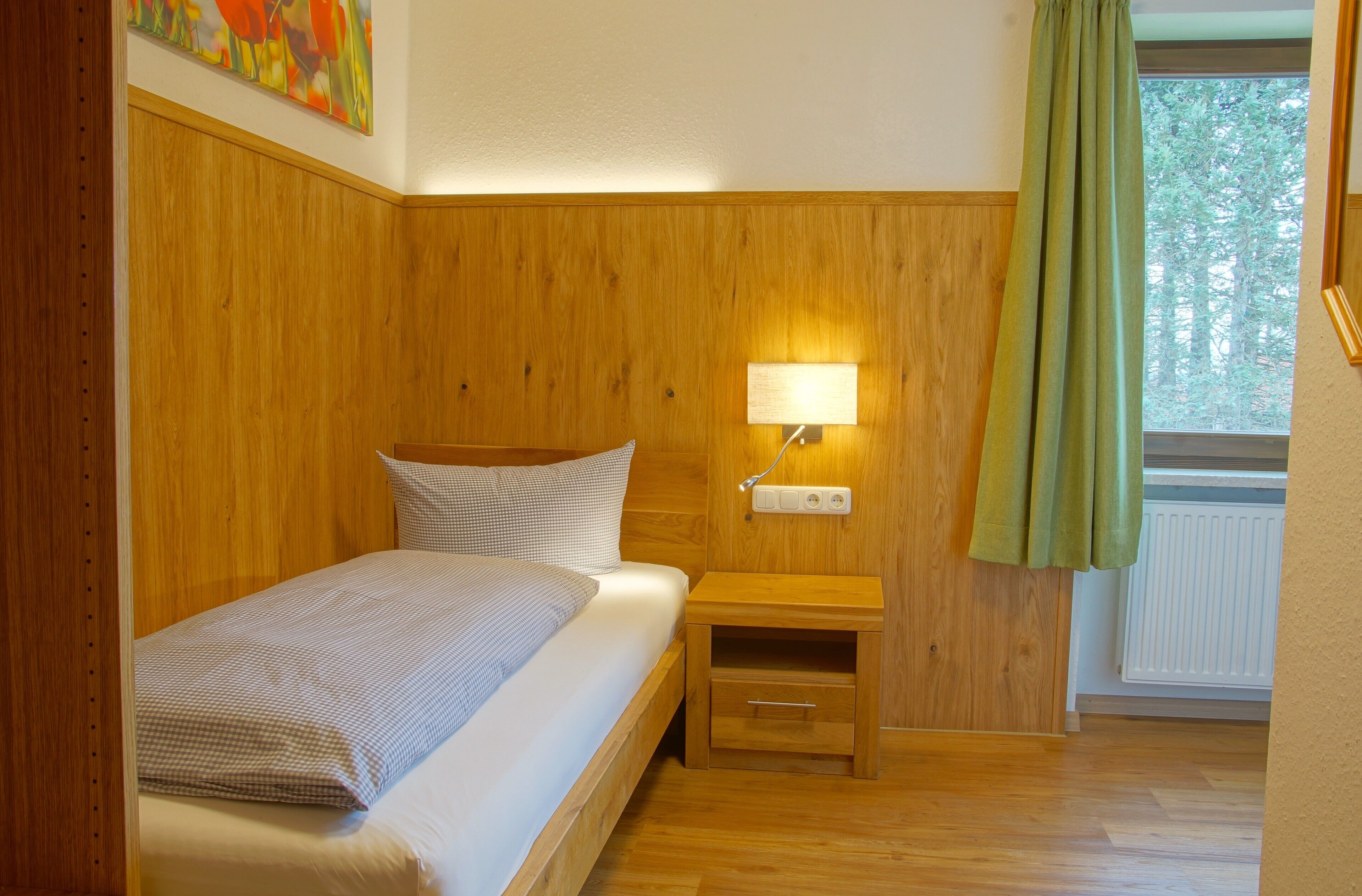 Literie hypoallergénique, bureau, rideaux occultants