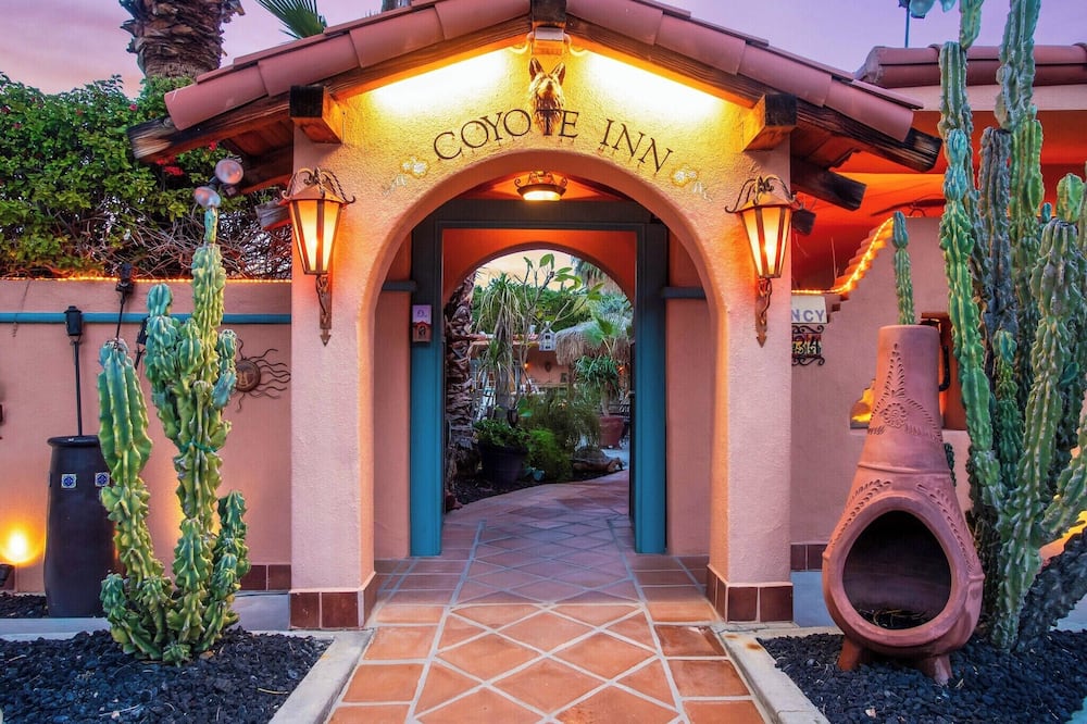 Coyote Inn - 21 and Over - A Town & Desert Boutique Hotel