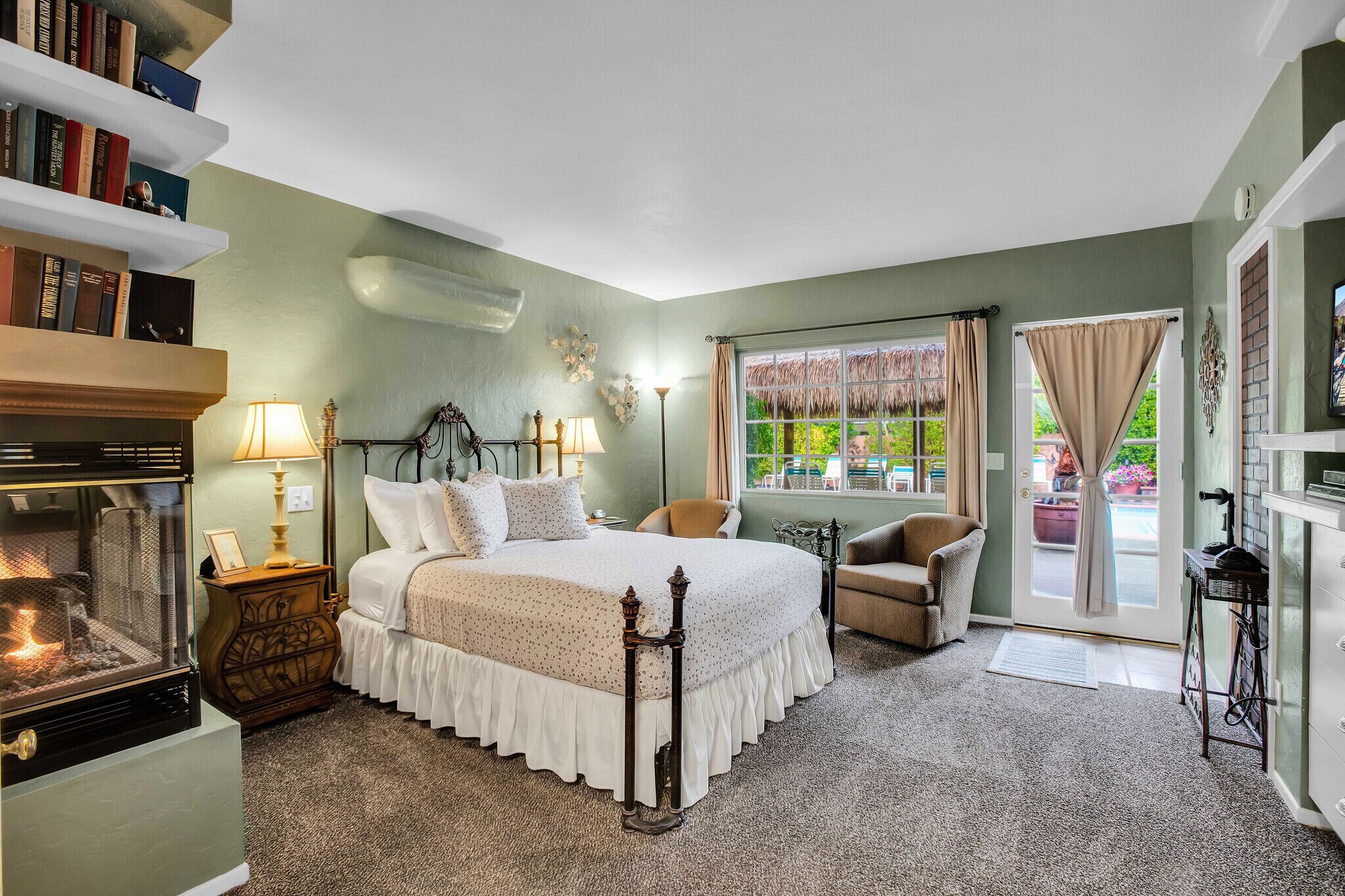 Studio, 1 Queen Bed, Kitchenette, Pool View | Premium bedding, iron/ironing board, free WiFi, bed sheets