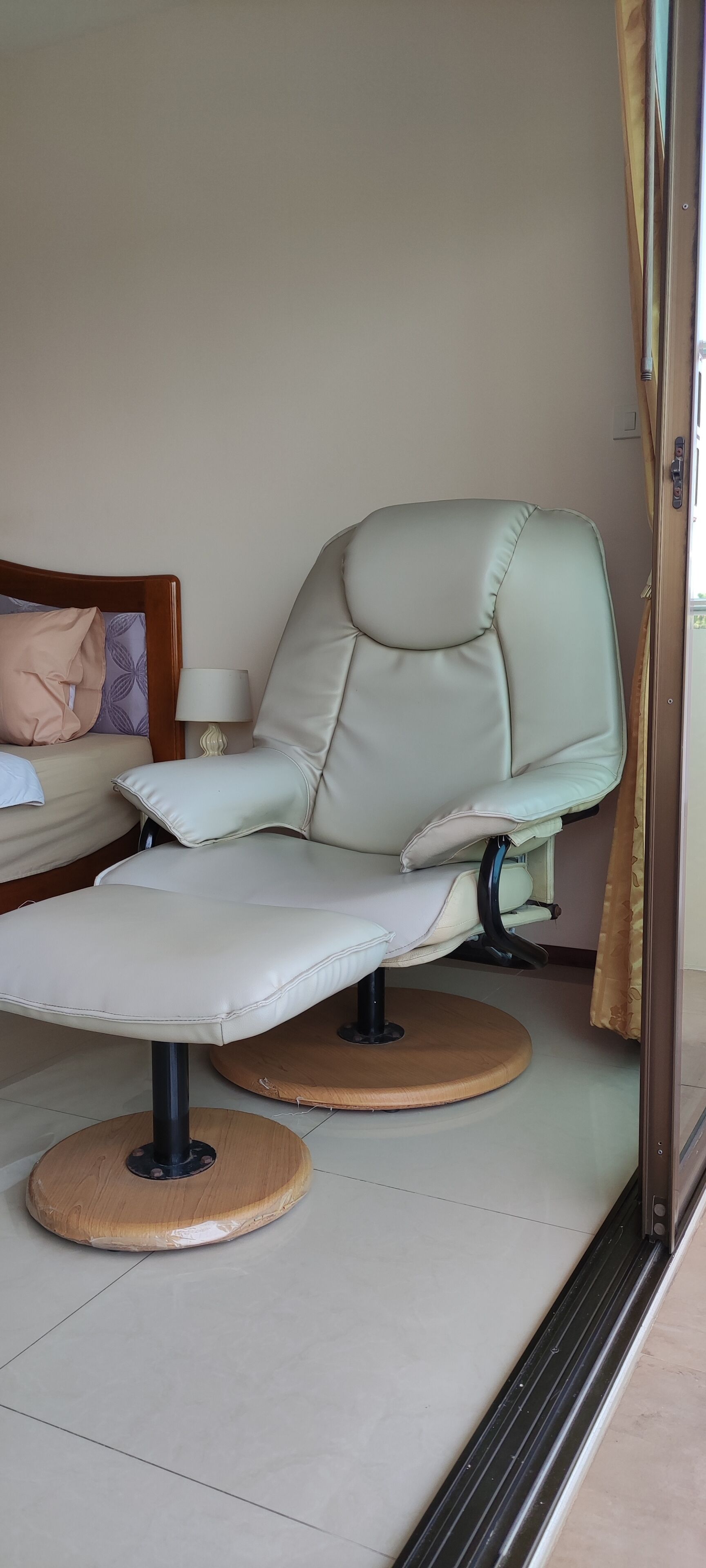 hypo-allergenic bedding, in-room safe, desk, iron/ironing board