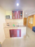 家庭房, 微波炉 | 防过敏的被褥、客房内保险箱、办公桌、熨斗/熨板