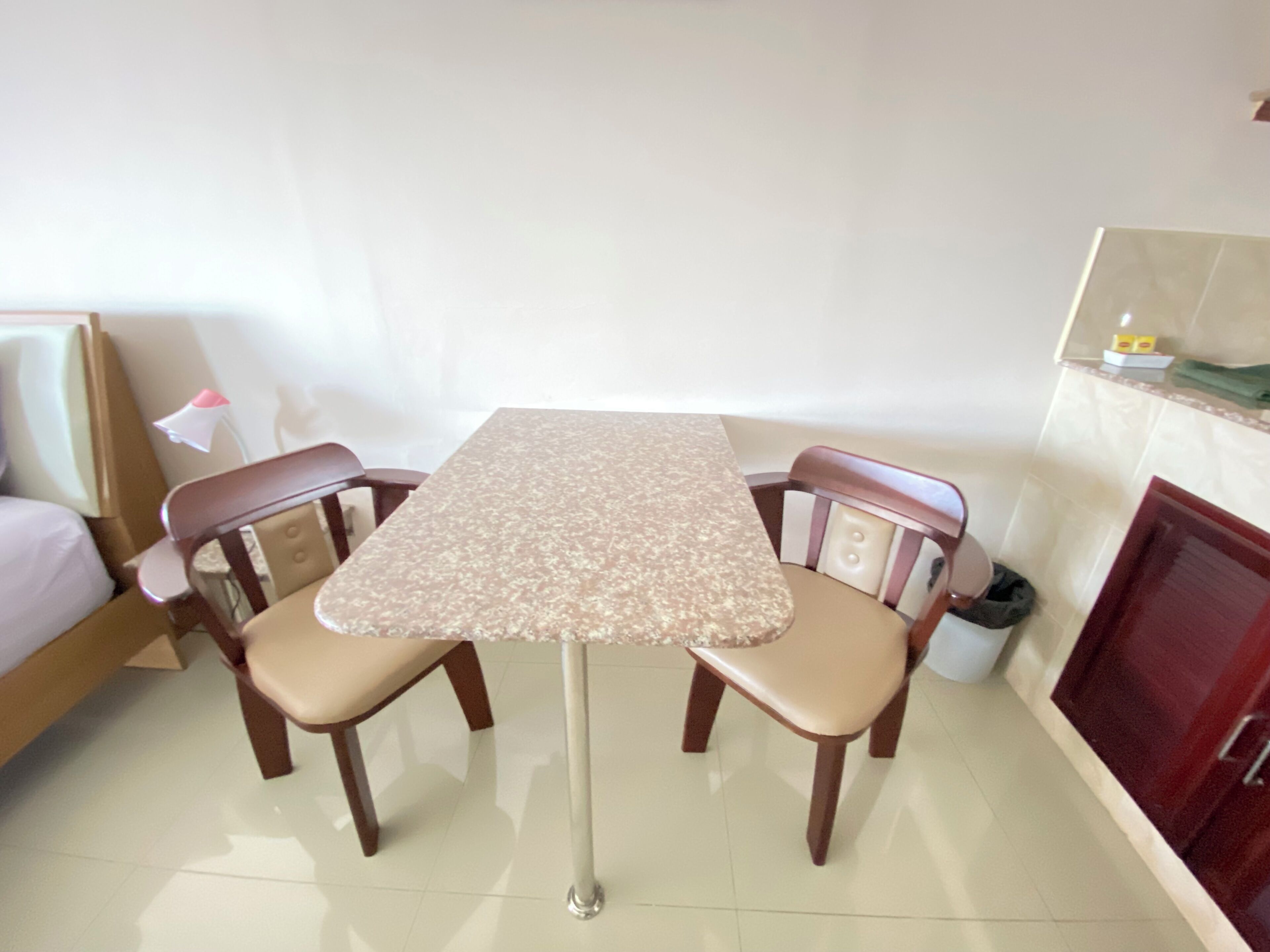 superior room, 1 queen bed, non smoking, microwave | hypo-allergenic bedding, in-room safe, desk, iron/ironing board