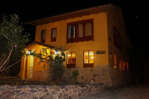 Fachada del alojamiento - Noche