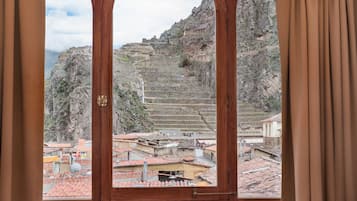 Habitación triple familiar, vista a la montaña | Vista desde la habitación