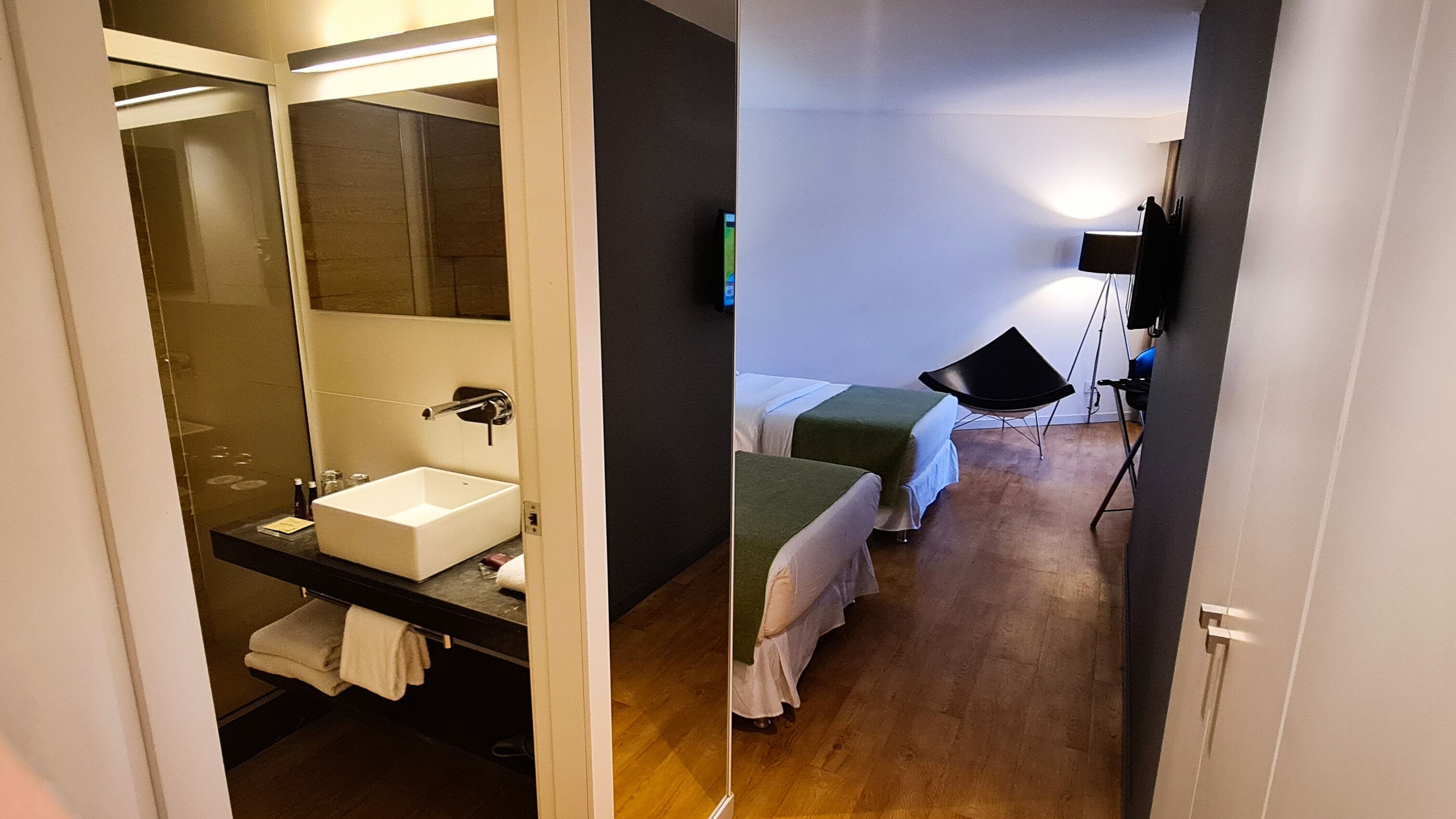 superior room, 2 single beds | bathroom | shower, free toiletries, hair dryer, bidet