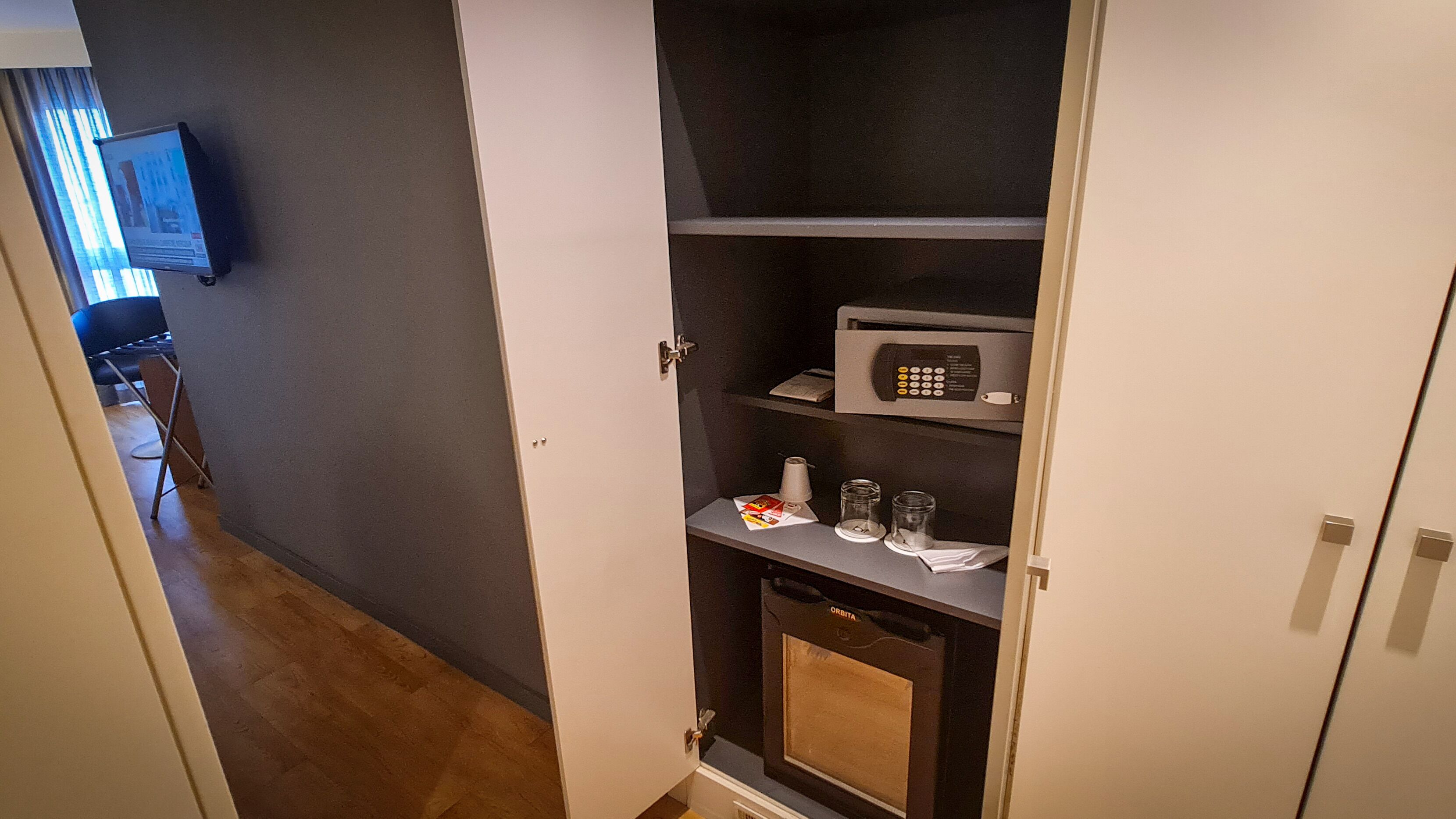 superior room, 2 single beds | safe