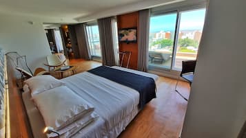 Egyptian cotton sheets, premium bedding, minibar, in-room safe