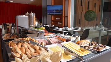 Desayuno buffet todos los días (con cargo)