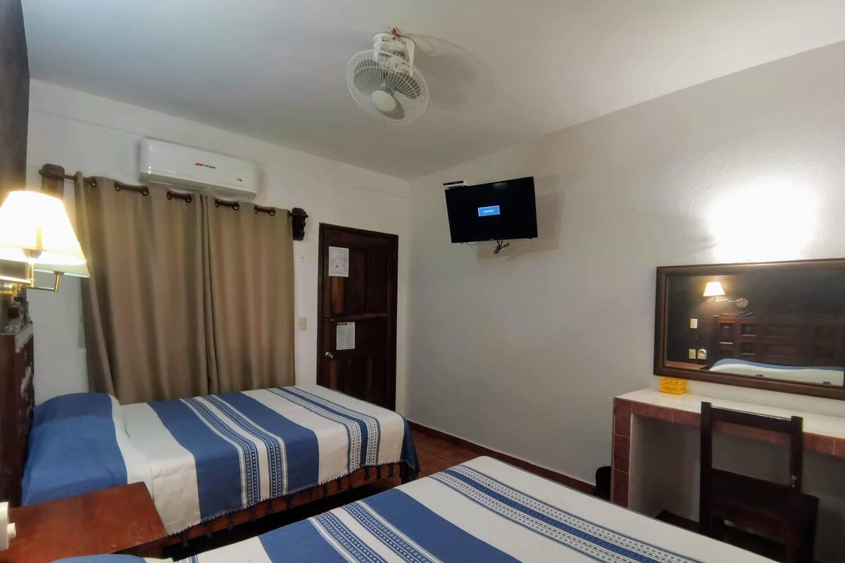 Quarto casal básico, 2 camas de casal | Wi-Fi de cortesia, roupa de cama