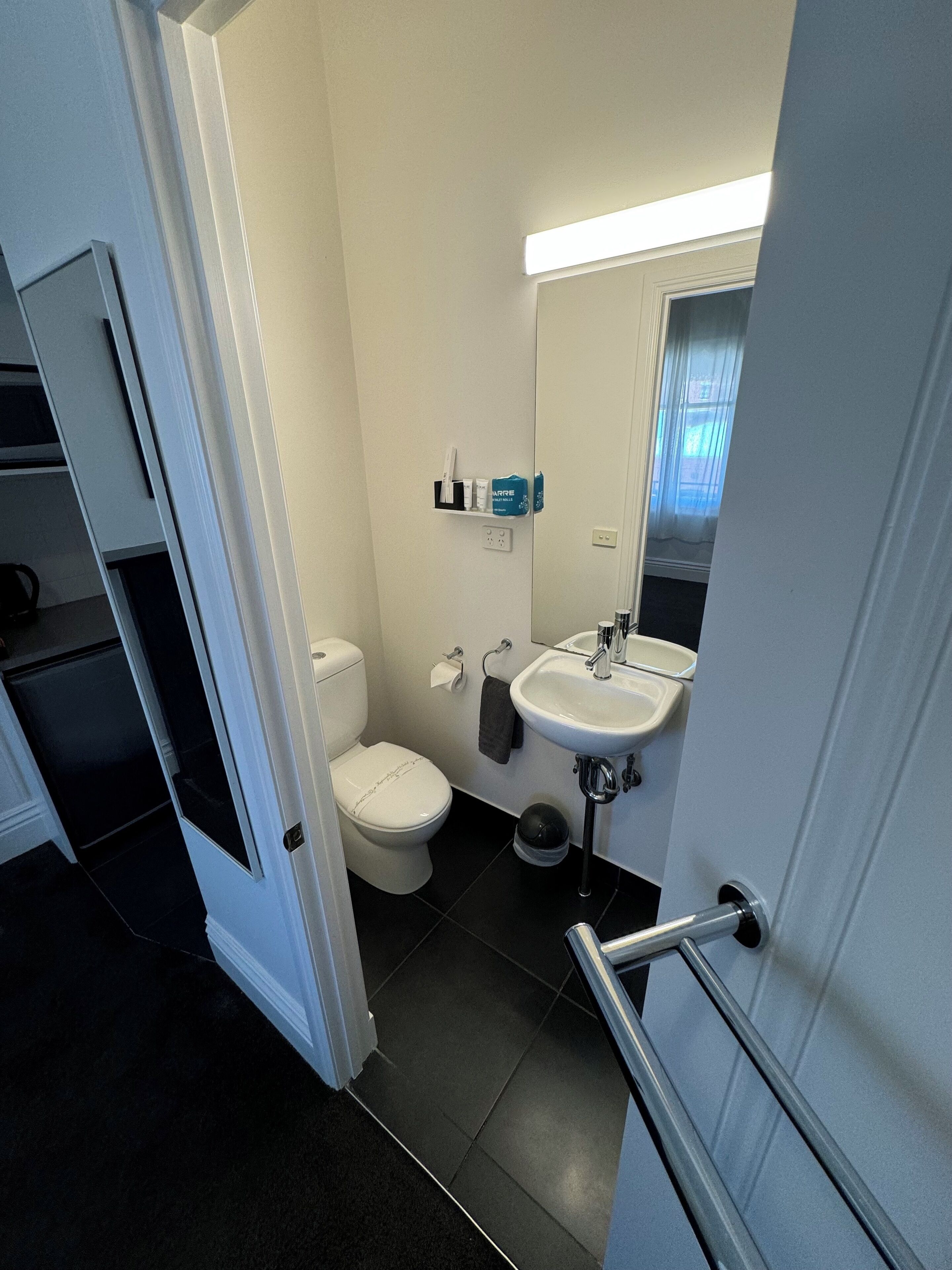 Economy-huone, terassi (Maisonette) | Kylpyhuone | Hiustenkuivaaja, pyyhkeet