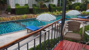 Deluxe poolside | In-room safe, soundproofing, cribs/infant beds, rollaway beds