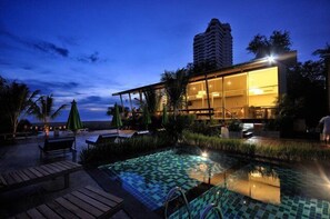 Outdoor pool, sun loungers - LG Lemon Grass (Sattahip)