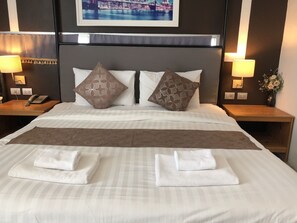 Deluxe poolside | In-room safe, soundproofing, cribs/infant beds, rollaway beds - LG Lemon Grass (Sattahip)
