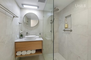 Deluxe 3 Bedroom Ocean View Apartment | Bathroom | Separate bathtub and shower, rainfall showerhead, towels, toilet paper