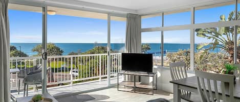 Flachbildfernseher, DVD-Player